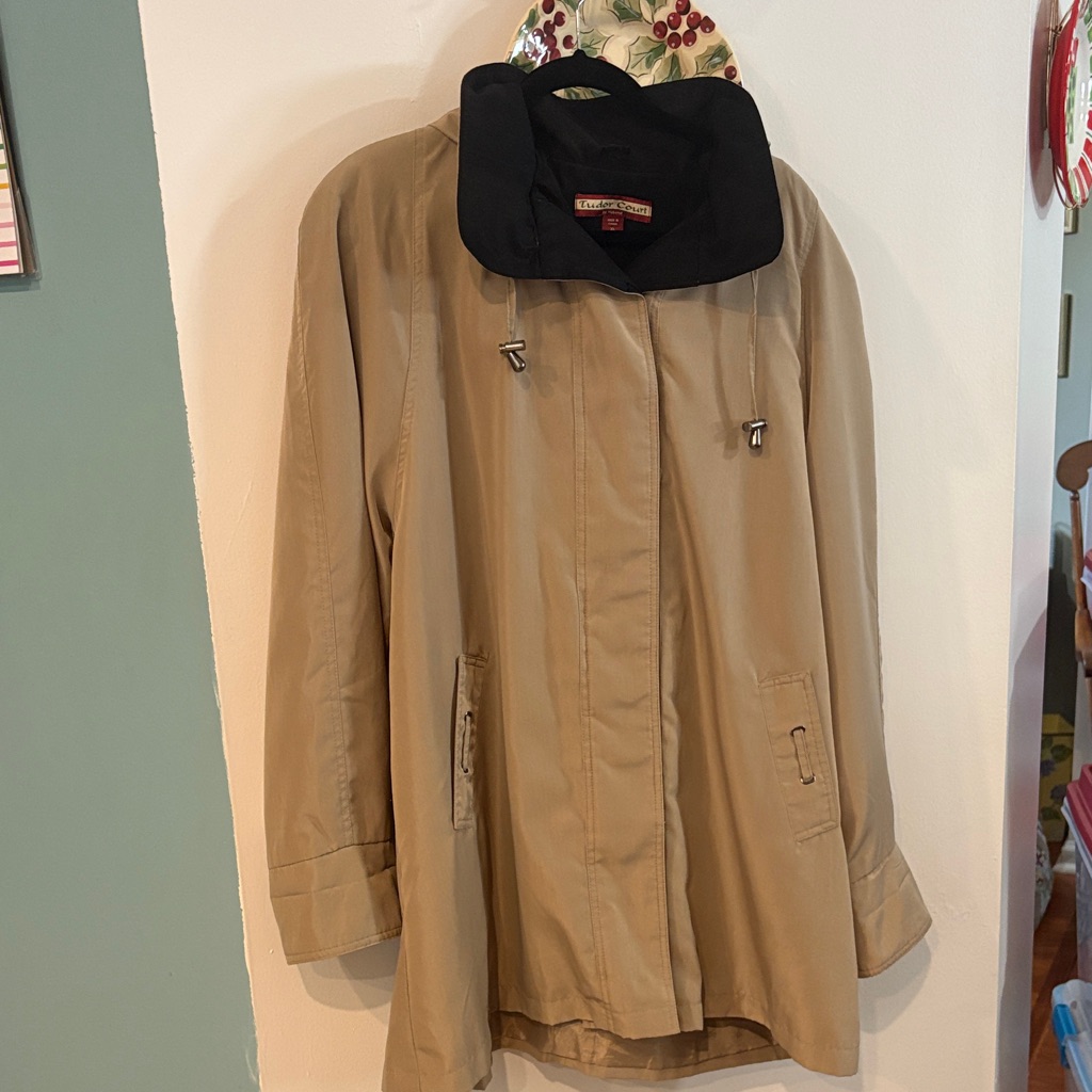 Tudor Court Vintage Style Lightweight Jacket